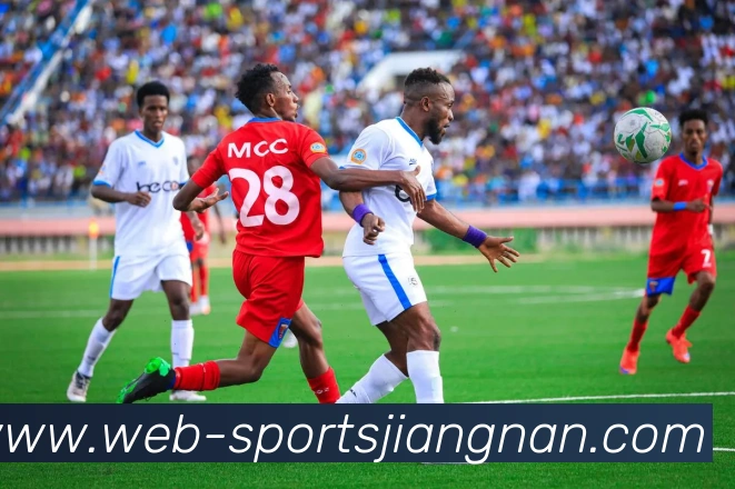 曼联官方宣布利桑德罗齐尔克泽与多名青训球员共同参与卡灵顿训练